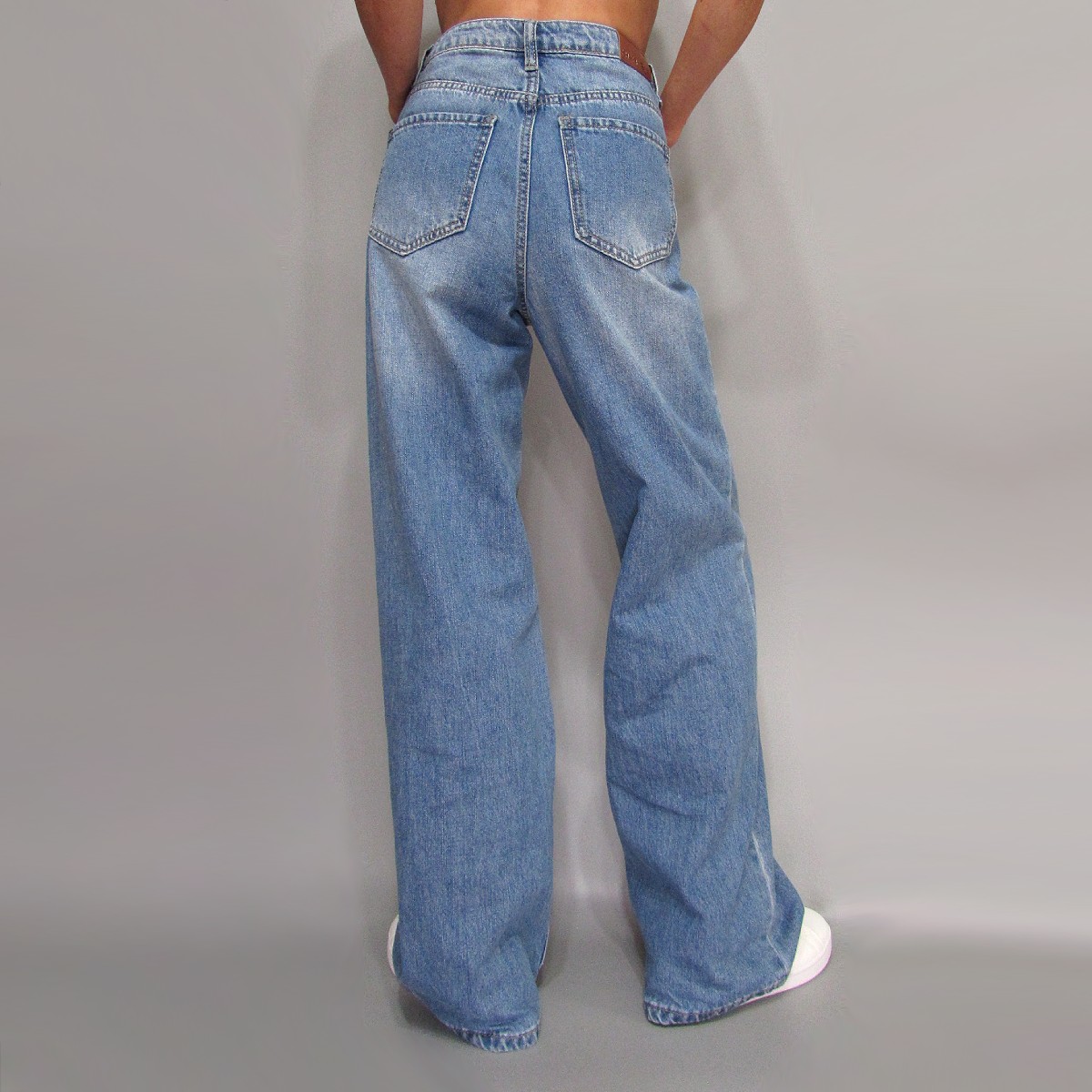 Denim085モデル着用バック
