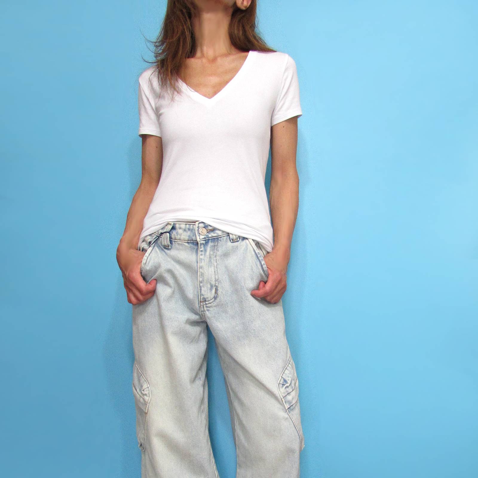Tops871 Classic Fit Basic V-Neck Tee/White