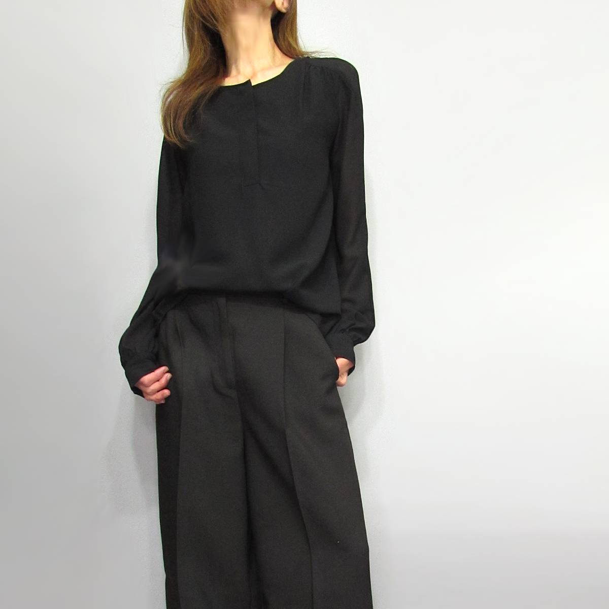 Tops889 Round Neck Hidden Placket Chiffon Blouse/Black